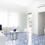 Maison Blue アパート