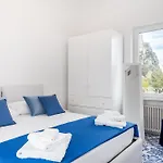 Maison Blue アパート カプリ