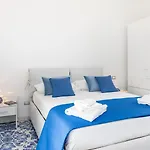 Maison Blue アパート *