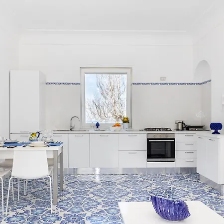 Maison Blue * カプリ