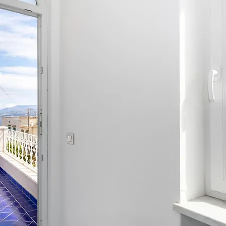 Maison Blue
