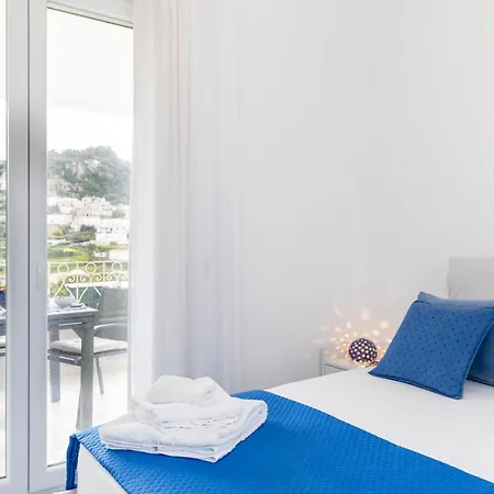 Maison Blue アパート カプリ