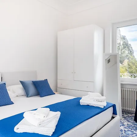 Maison Blue アパート カプリ