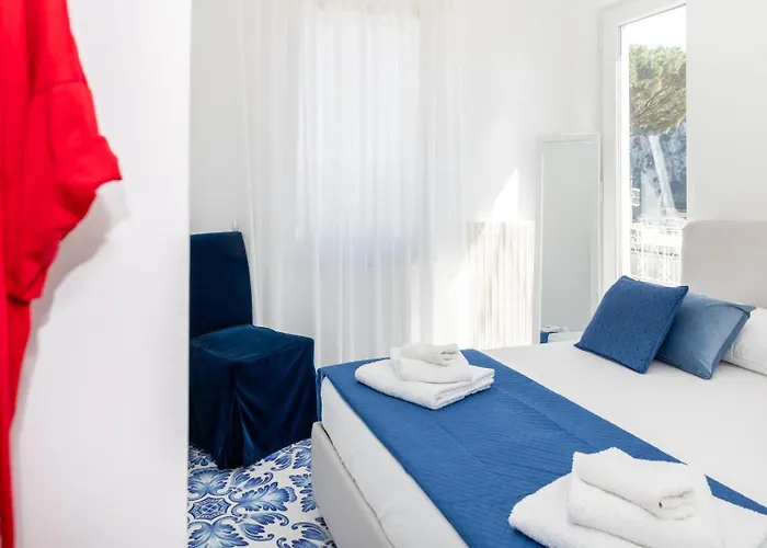 Maison Blue Daire Capri